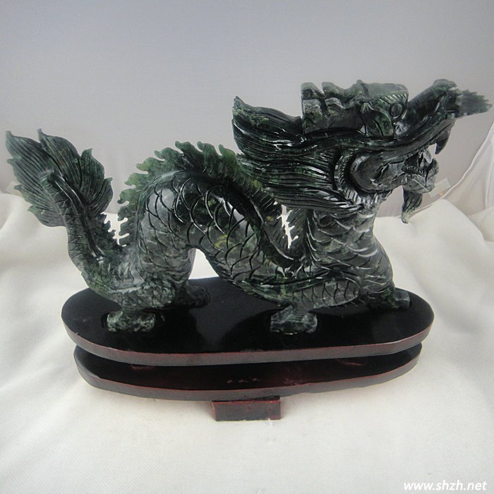 玉龍擺件斬?cái)嗄腥颂一ㄟ\(yùn)