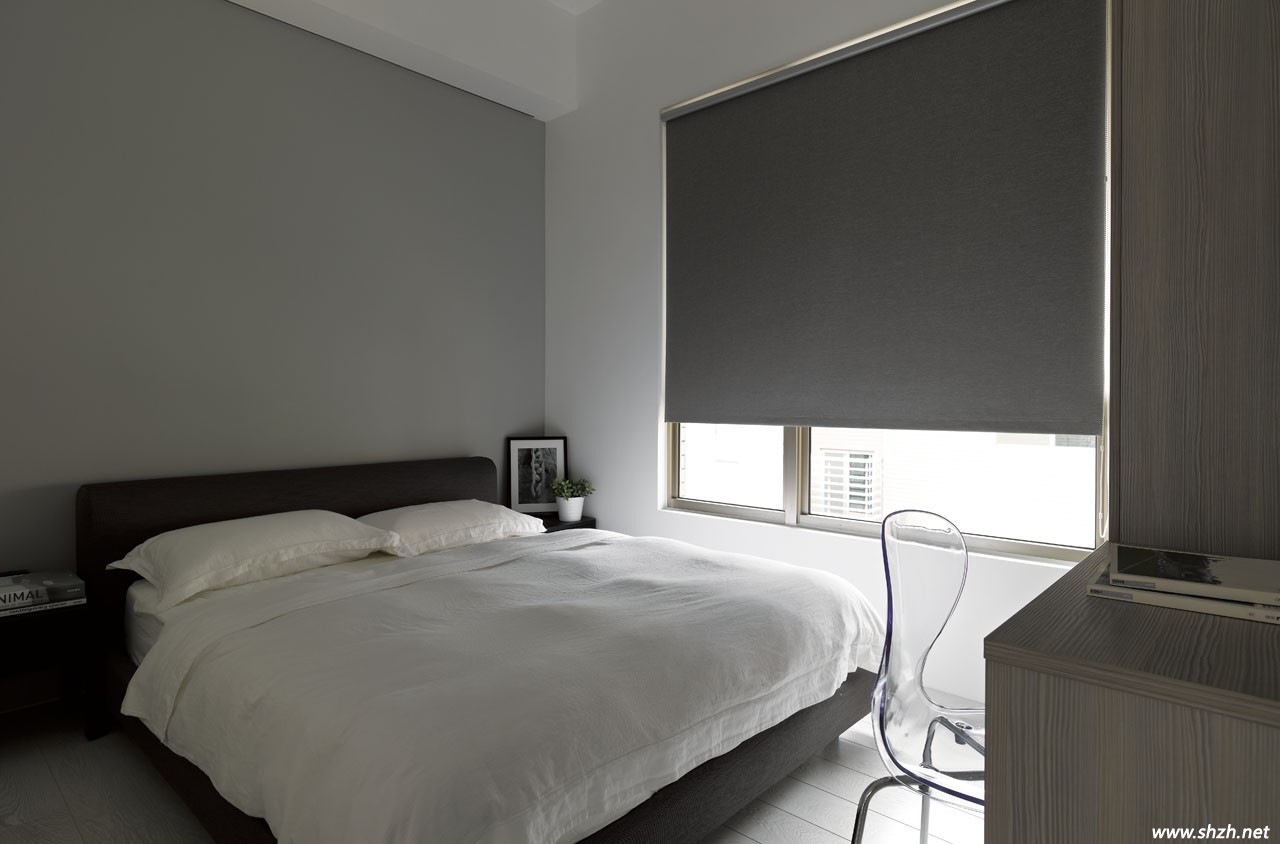 黑白色簡約風(fēng)設(shè)計(jì)