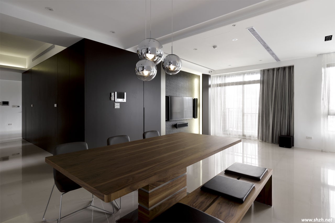 黑白色簡約風(fēng)設(shè)計(jì)